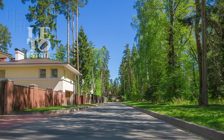 2-этажный коттедж 650 м² без отделки
