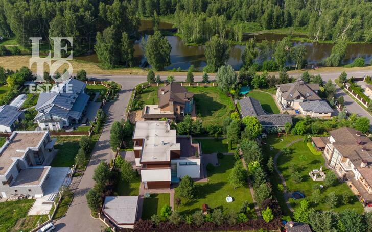 3-этажный коттедж 1 000 м² с отделкой