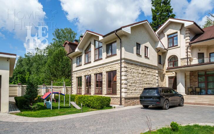 3-этажный коттедж 640 м² с отделкой