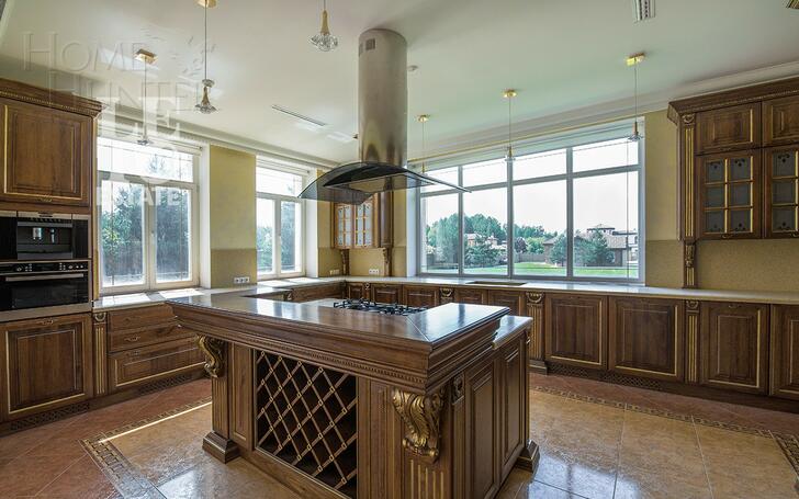 3-этажный коттедж 1 500 м² с отделкой