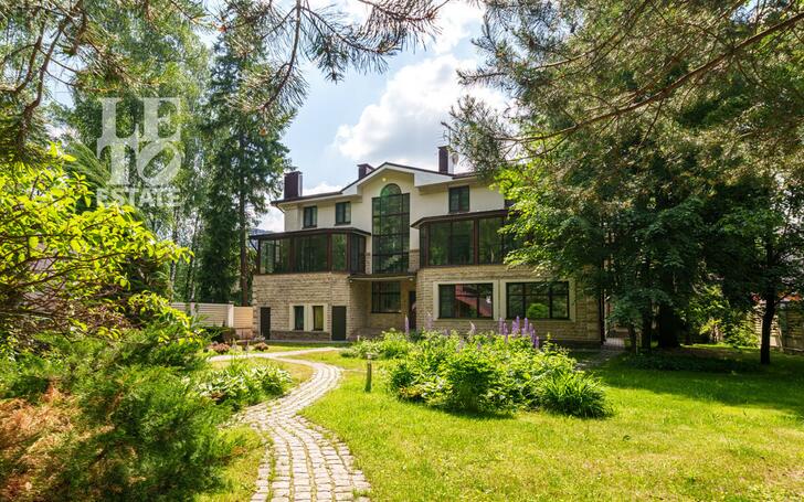 3-этажный коттедж 640 м² с отделкой