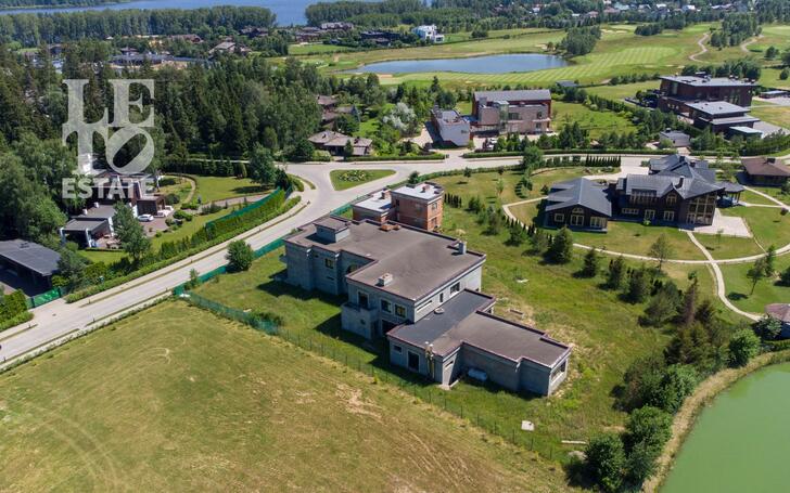 2-этажный коттедж 1 000 м² без отделки