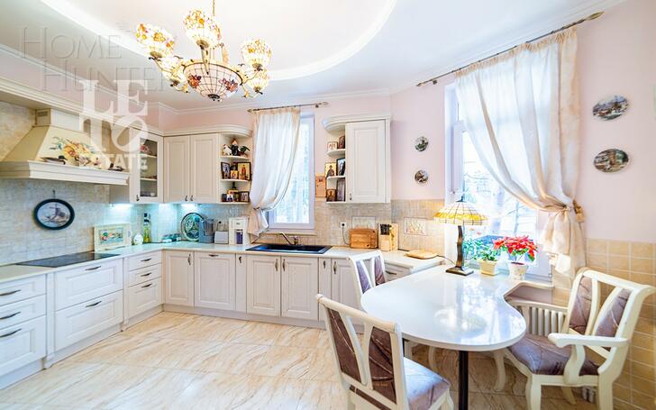 3-этажный коттедж 490 м² с отделкой