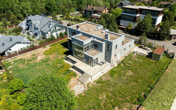 2-этажный коттедж 568.2 м² без отделки