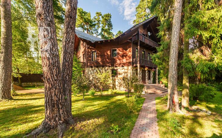 3-этажный коттедж 490 м² с отделкой