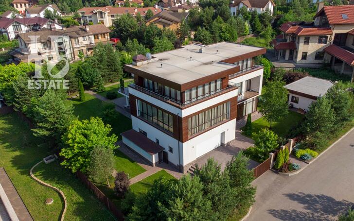 3-этажный коттедж 1 000 м² с отделкой