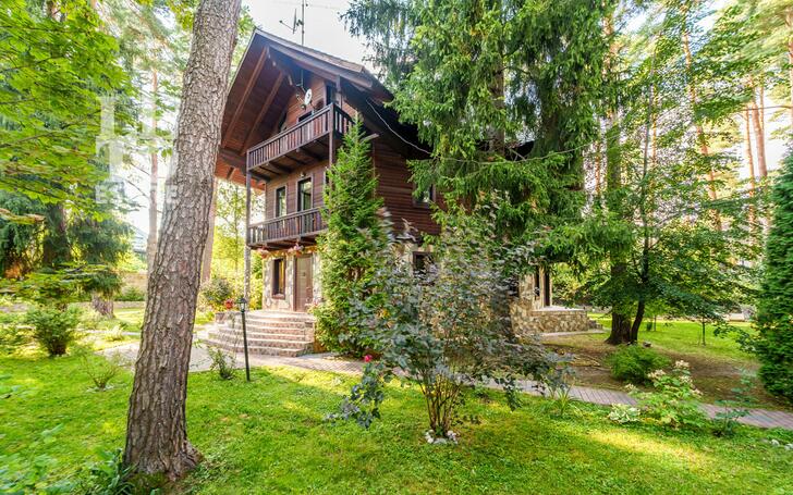 3-этажный коттедж 490 м² с отделкой