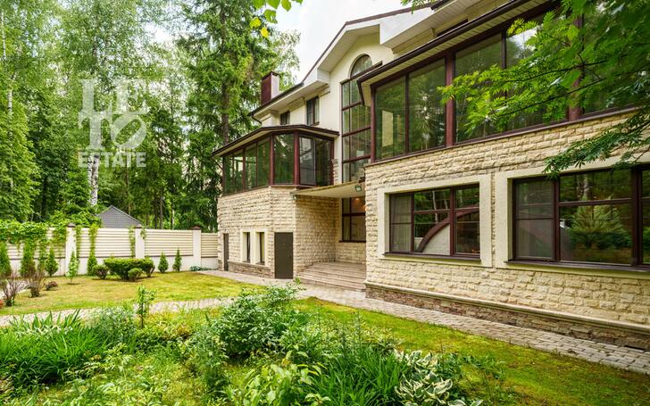 3-этажный коттедж 640 м² с отделкой