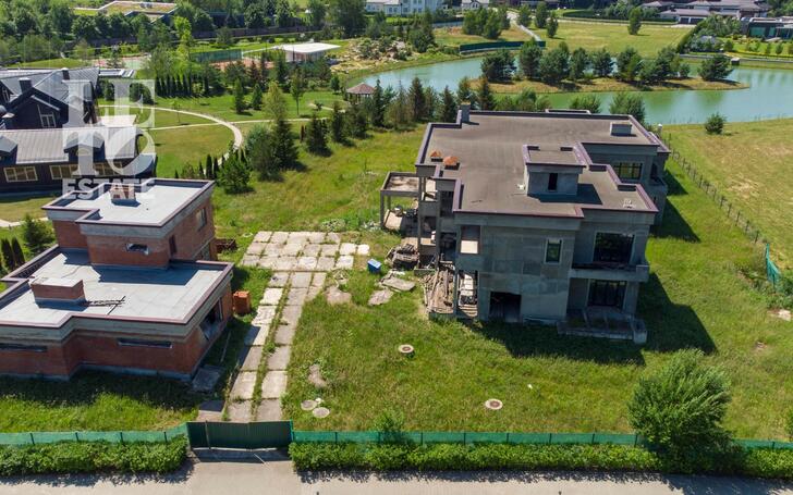 2-этажный коттедж 1 000 м² без отделки