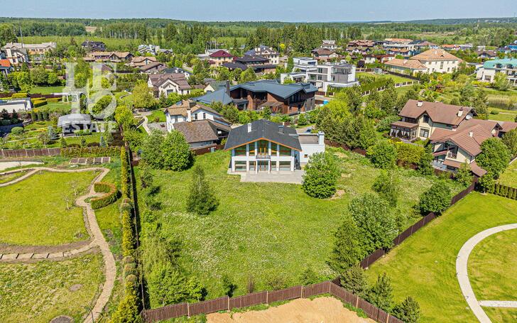 2-этажный коттедж 294 м² с отделкой