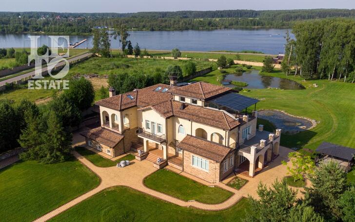 3-этажный коттедж 1 500 м² с отделкой