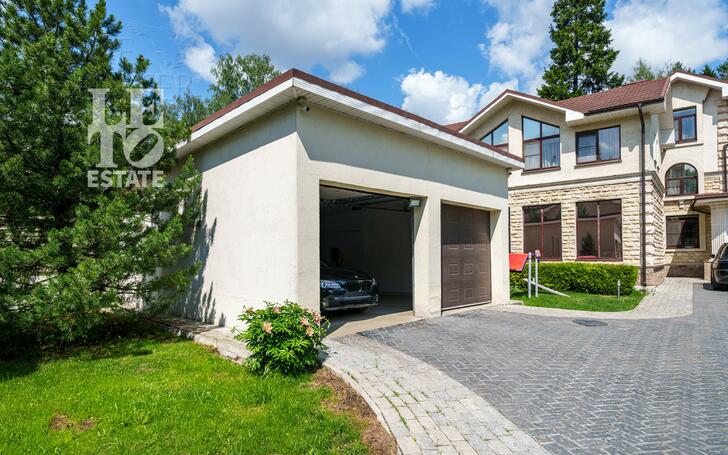3-этажный коттедж 640 м² с отделкой