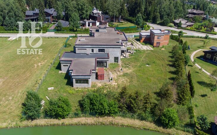 2-этажный коттедж 1 000 м² без отделки