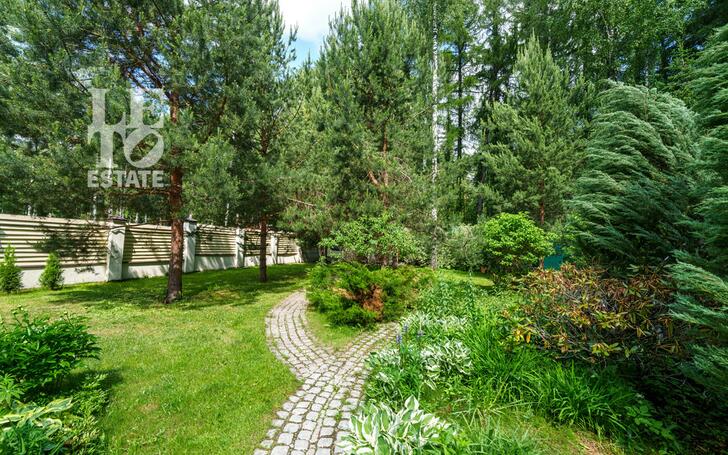 3-этажный коттедж 640 м² с отделкой