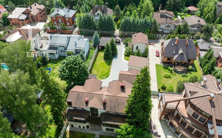 3-этажный коттедж 640 м² с отделкой