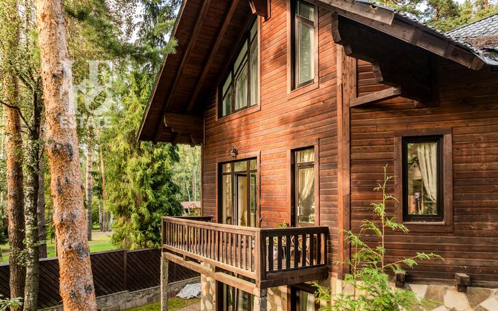 3-этажный коттедж 490 м² с отделкой