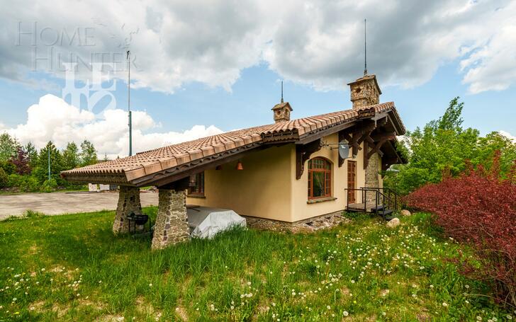 3-этажный коттедж 2 270 м² без отделки