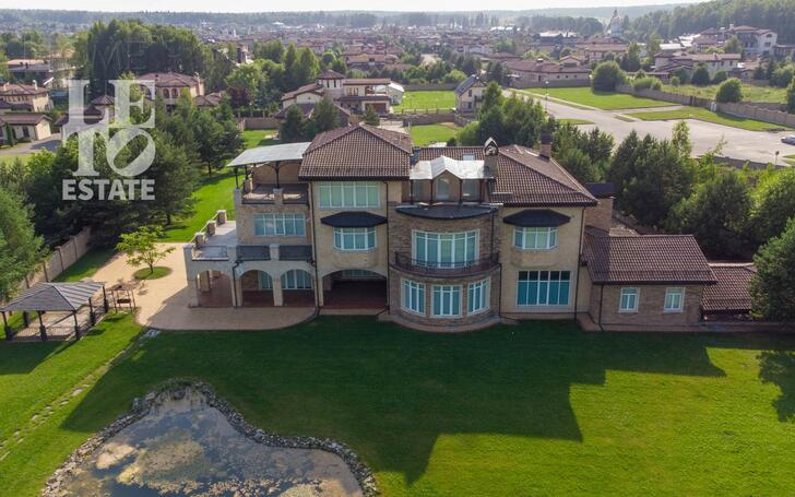 3-этажный коттедж 1 500 м² с отделкой