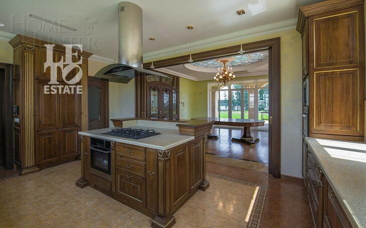 3-этажный коттедж 1 500 м² с отделкой