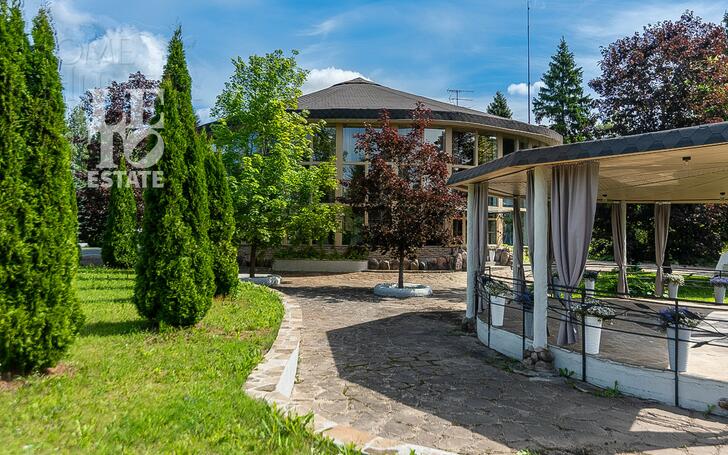3-этажный коттедж 1 348 м² с отделкой