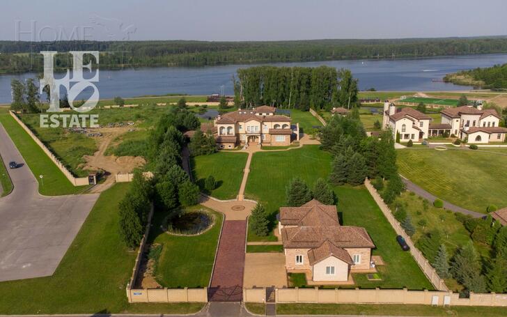 3-этажный коттедж 1 500 м² с отделкой