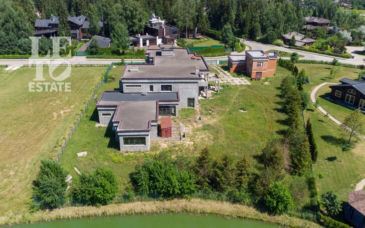 2-этажный коттедж 1 000 м² без отделки