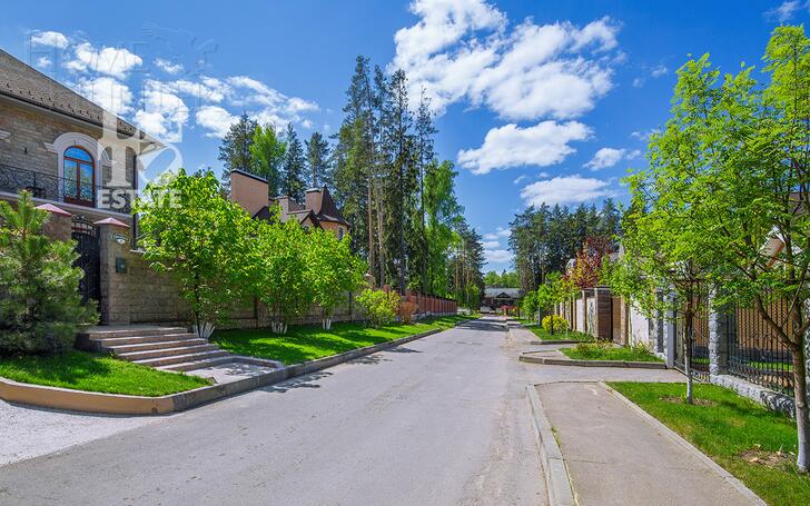 2-этажный коттедж 650 м² без отделки