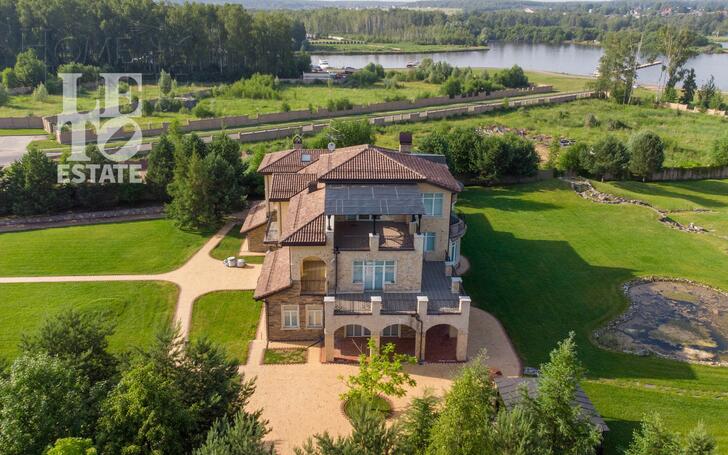3-этажный коттедж 1 500 м² с отделкой