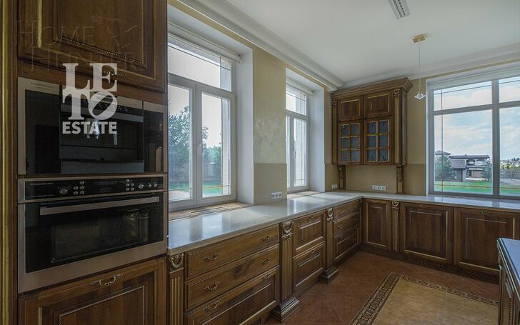 3-этажный коттедж 1 500 м² с отделкой