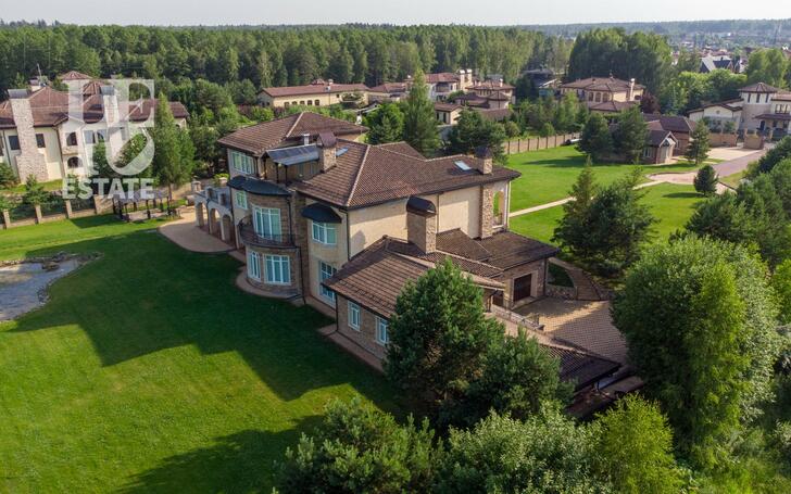 3-этажный коттедж 1 500 м² с отделкой