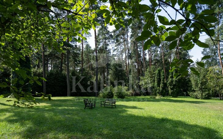 3-этажный коттедж 1 250 м² с отделкой