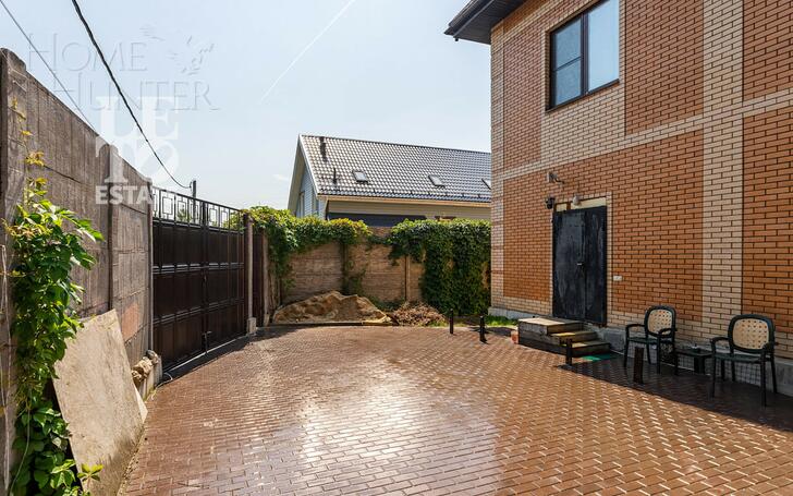 2-этажный коттедж 300.2 м² без отделки