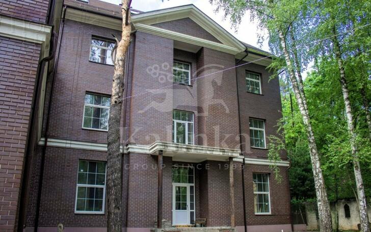 3-этажный коттедж 900 м² без отделки