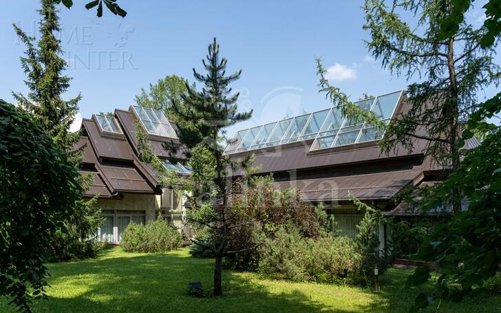 3-этажный коттедж 1 250 м² с отделкой