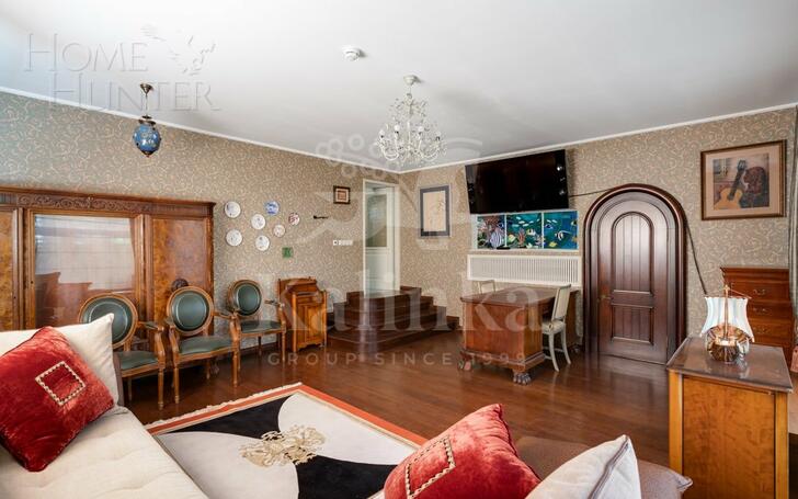 3-этажный коттедж 1 250 м² с отделкой