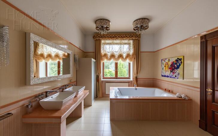 3-этажный коттедж 2 009 м² с отделкой