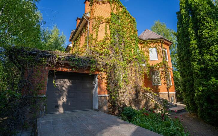 3-этажный коттедж 350 м² с отделкой
