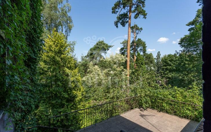 3-этажный коттедж 1 250 м² с отделкой