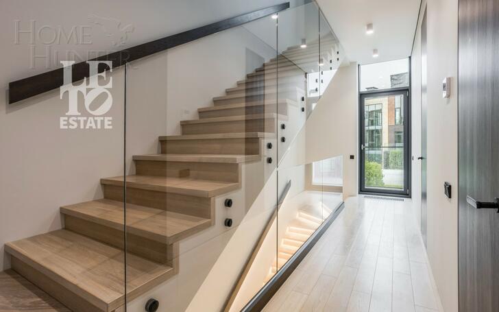 3-этажный таунхаус 244.7 м² с отделкой