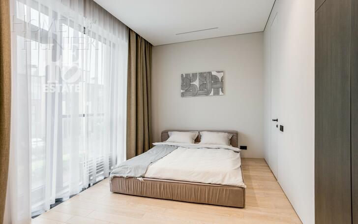 3-этажный таунхаус 244.7 м² с отделкой