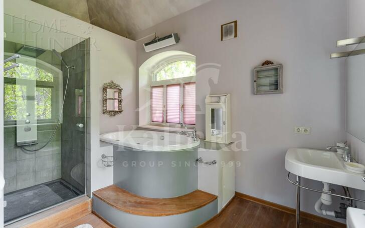 3-этажный коттедж 1 250 м² с отделкой