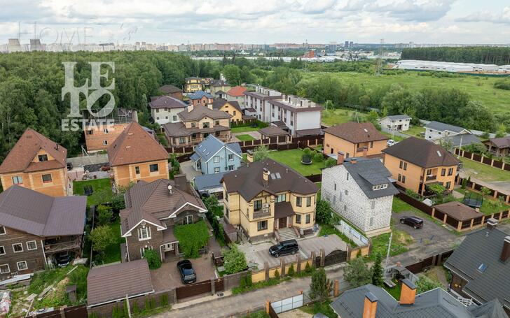2-этажный коттедж 300.2 м² без отделки