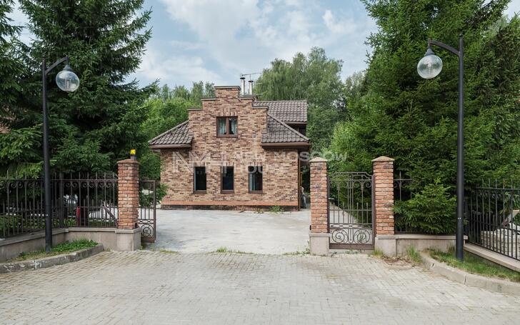 2-этажный коттедж 1 660 м² без отделки