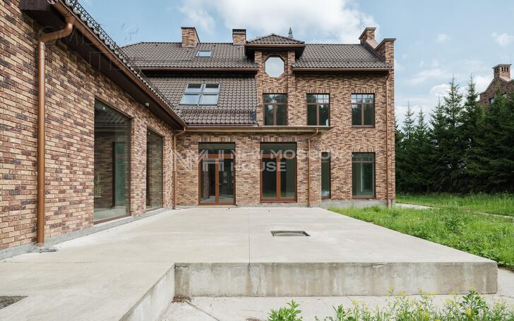 2-этажный коттедж 1 660 м² без отделки