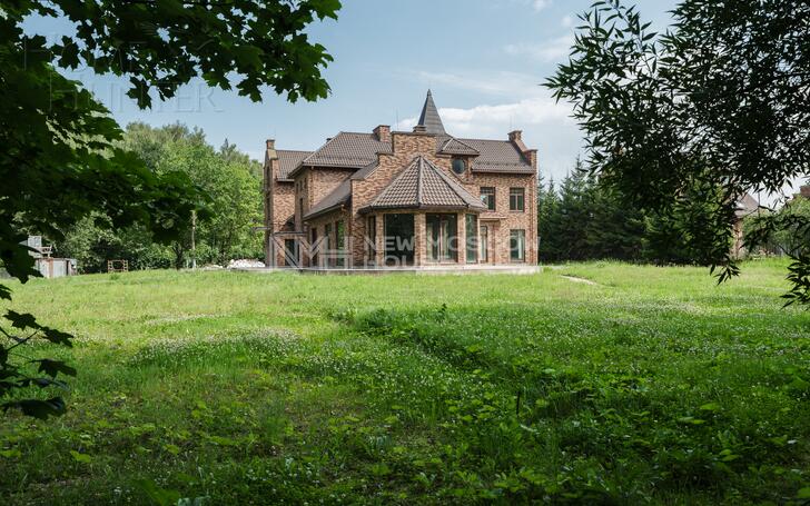 2-этажный коттедж 1 660 м² без отделки
