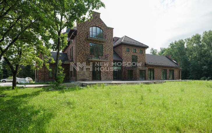 2-этажный коттедж 1 660 м² без отделки
