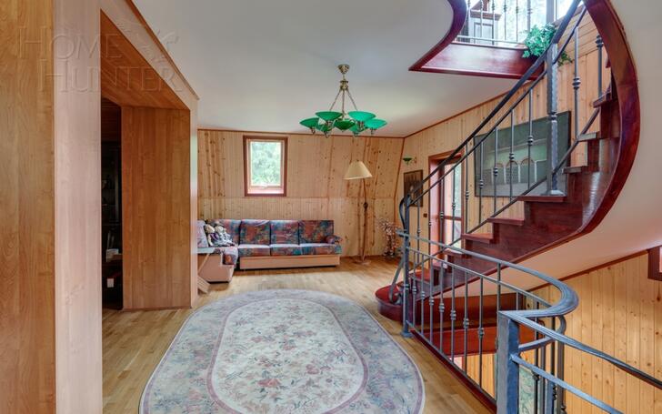 3-этажный коттедж 650 м² с отделкой