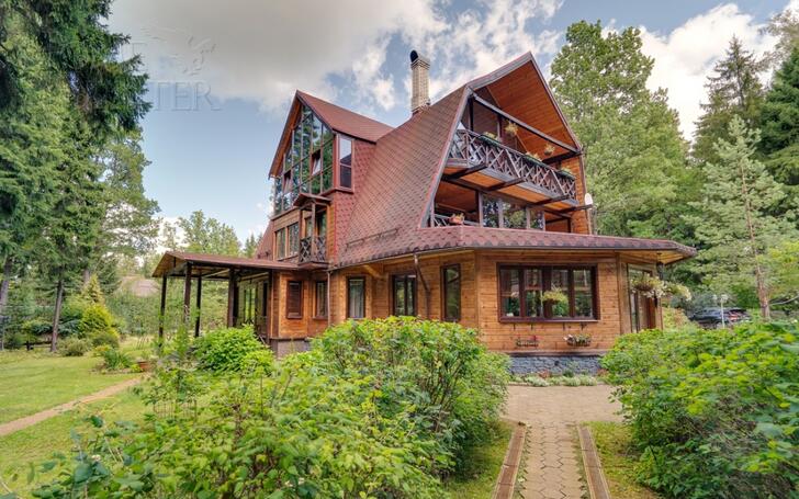 3-этажный коттедж 650 м² с отделкой