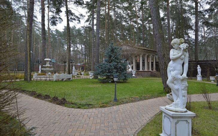 2-этажный коттедж 1 400 м² с отделкой