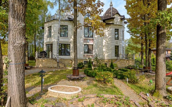 2-этажный коттедж 1 100 м² с отделкой